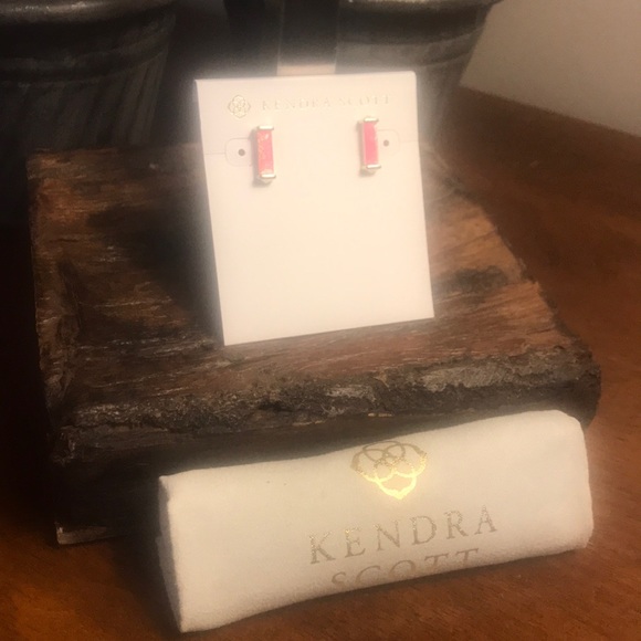 NWT Kendra Scott Fletcher’s Hot Pink Kyocera Opal - Picture 5 of 6